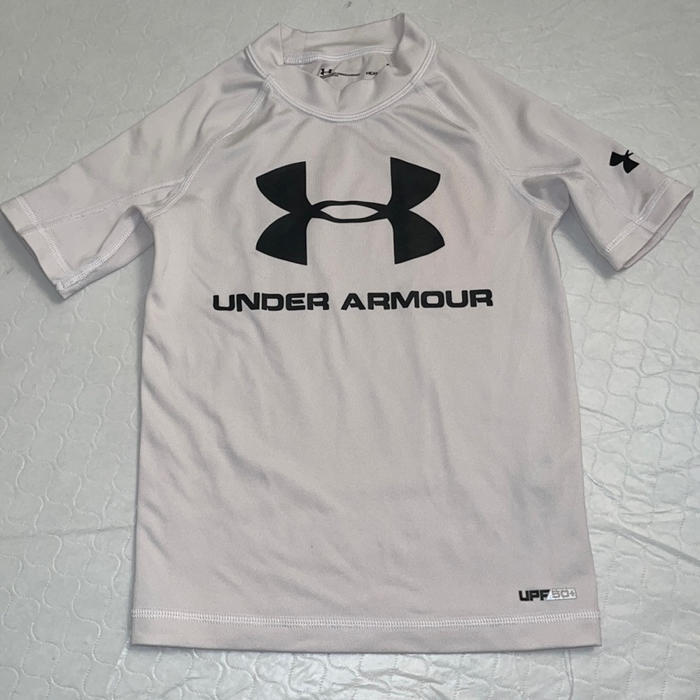 Under Armour white performance short sleeve t-shirt with black logo